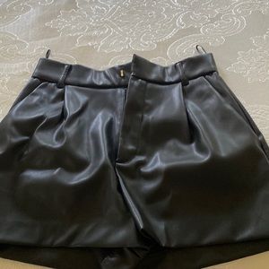 Black leather short size xs Zara
